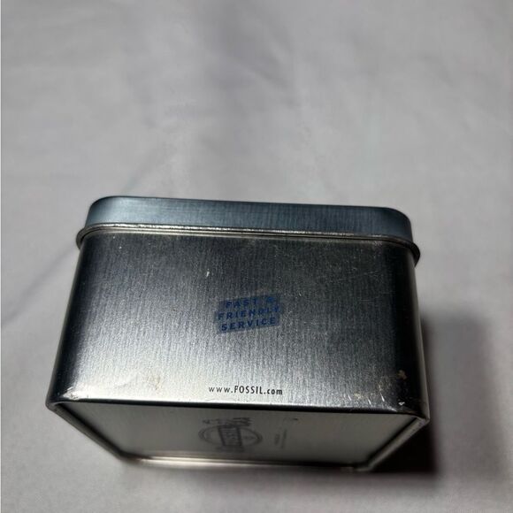 3.5” Authentic Fossil Watch Tin Collectors Item Excellent Preloved Condition - Picture 4 of 6